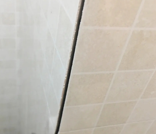 临高瓷砖空鼓维修公司分享阳台瓷砖脱落的修复过程可以分为以下几个步骤
